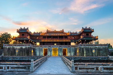 【日本語ガイド】世界遺産フエ観光　2つの帝廟を巡る