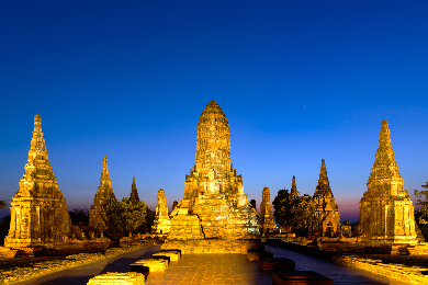 【日本語ガイド】アユタヤ6大遺跡巡りと遺跡ライトアップ鑑賞　ゆっくりめのご出発・リバーサイドのレストランでタイ料理セットディナー付