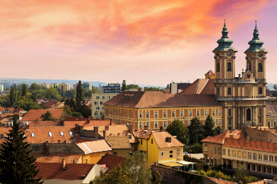 【日本語ガイド】赤ワインと中世のお城　高原にある美しい古都エゲル観光とエゲルサローク温泉ツアー（昼食付）