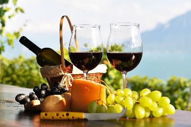 【日本語ガイド】赤ワインと中世のお城
高原にある美しい古都エゲル観光（昼食付）