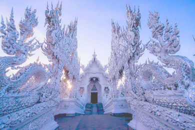 【日本語ガイド】チェンライインスタ映えツアー（白の寺院・青の寺院・シンハーパーク）＋人気カフェ『チーウィット タマダー カフェ』