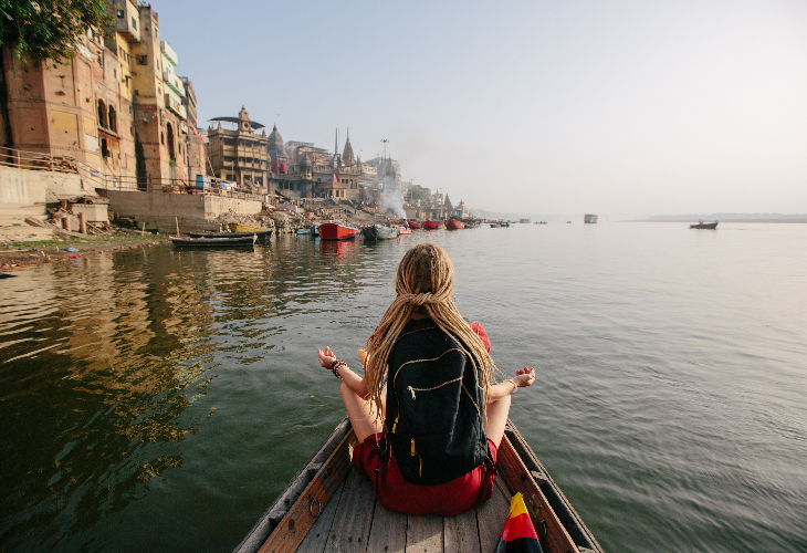 【日本語ガイド】プライベートツアー♪デリー発アグラ（タージマハル）＆バラナシ＆ガンジス朝日鑑賞　2泊3日観光
