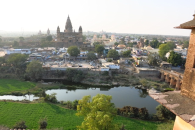 【日本語ガイド・往復鉄道】デリー発＜世界遺産＞カジュラホ＆オルチャ　1泊2日観光