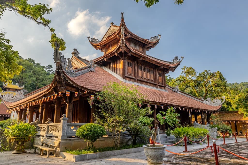 ハノイ午後発・パワースポット寺院を巡る<br>世界遺産 コンソン-キエップバック<br>シーフード鍋の夕食付日本語ガイドツアー