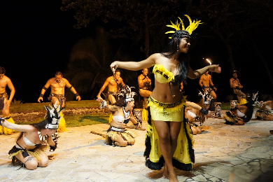 【日本語ガイド】ルタヒチホテル　マルケサスダンスショー＆BBQビュッフェディナー（送迎付き）