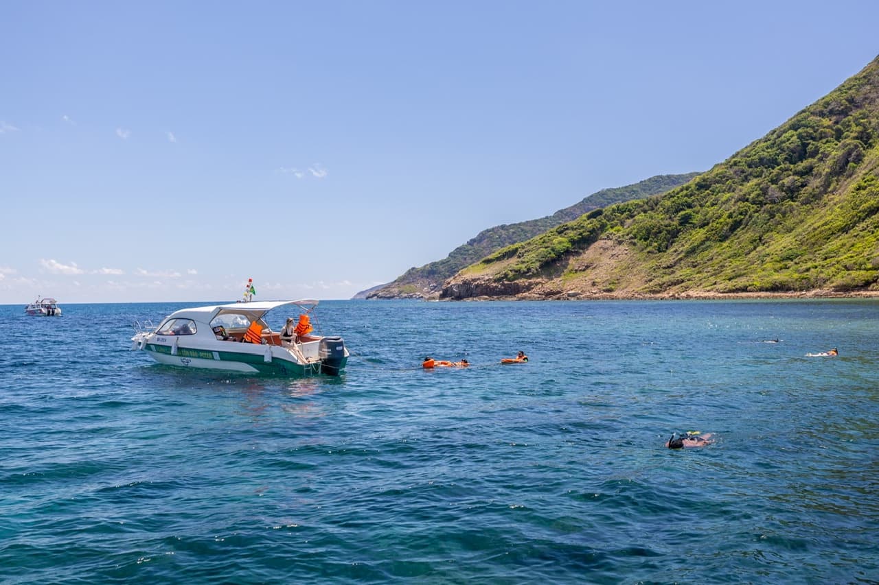 バイカン島/タイ島<br>2離島シュノーケリング＆島探検<br>アイランドホッピング